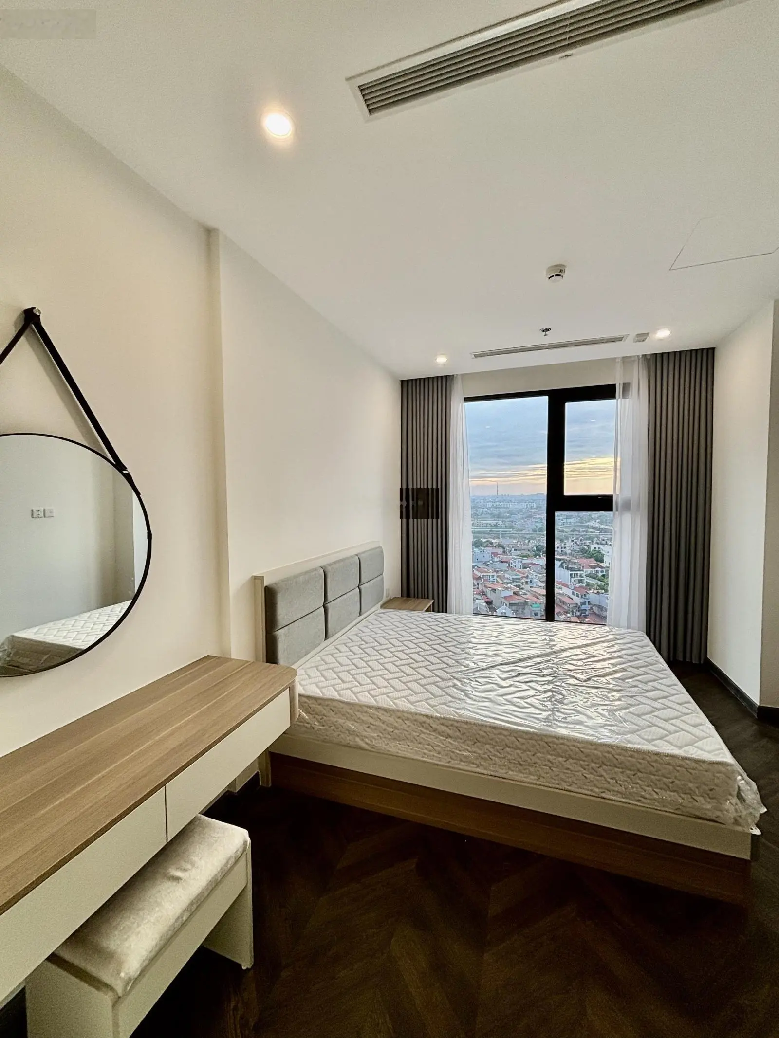 Chính chủ bán gấp căn hộ 1 PN tại Vinhomes Sky Park, 2,3 tỷ VND, 47m2