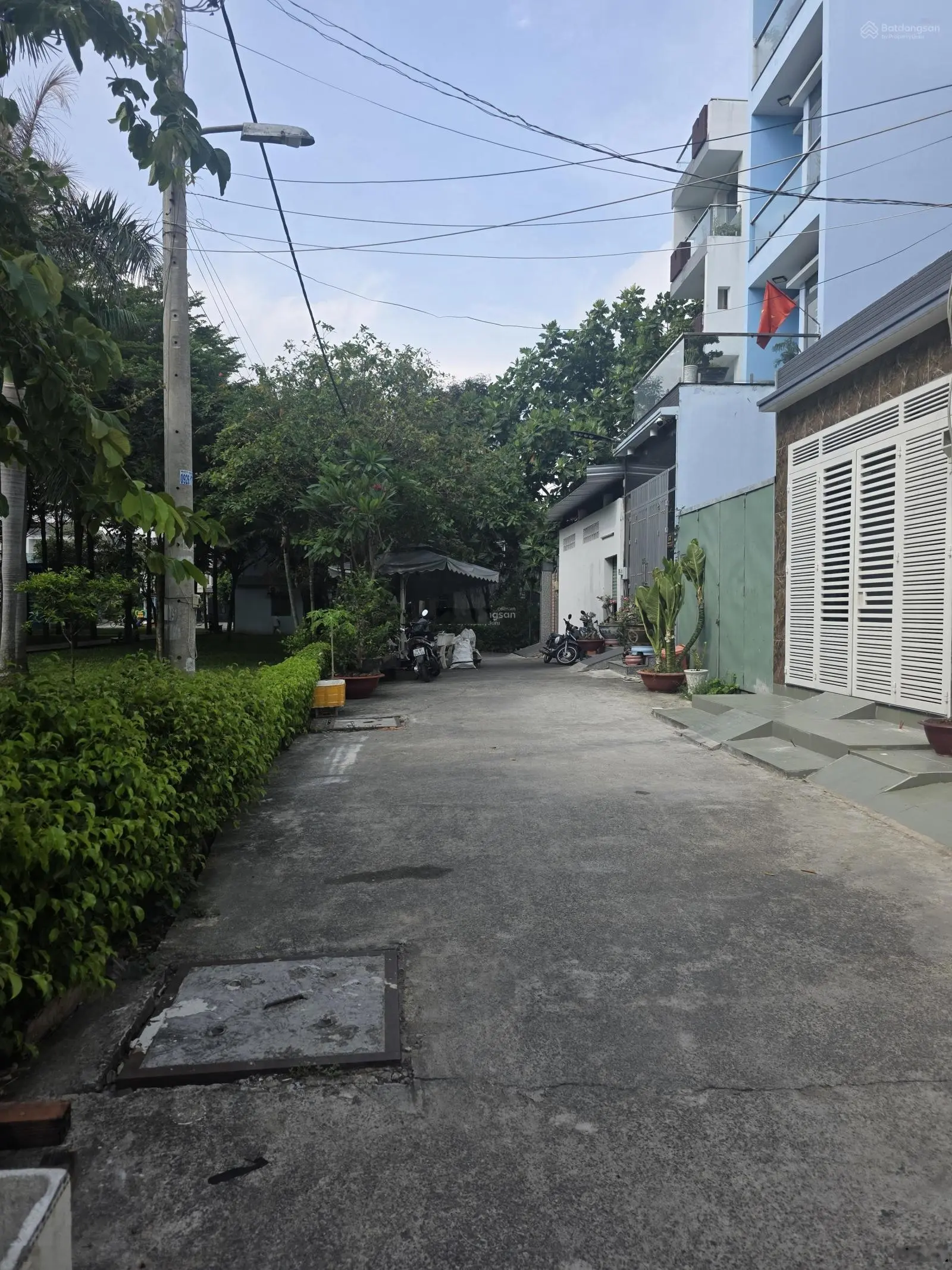 Bán nhà 4 x 24m tên lửa đường 10, kế công viên- 4 tầng giá 7.45 tỷ