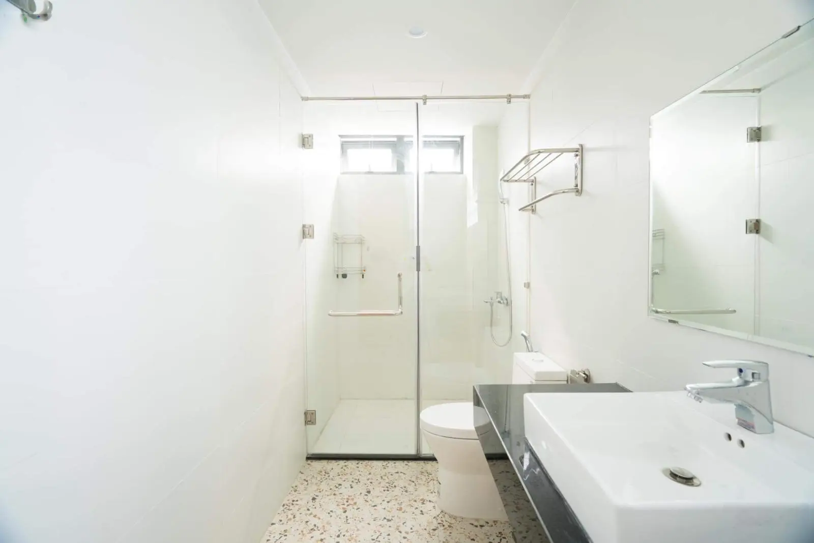 Bán tòa căn hộ 5 tầng Võ Văn Kiệt đang cho bên thứ 3 thuê 45 tr/th. Giá rẻ