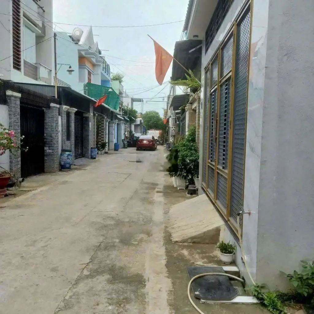 Nhà 1 trệt 1 lầu Đông Hòa ngang 5m đường ô tô tới nhà
