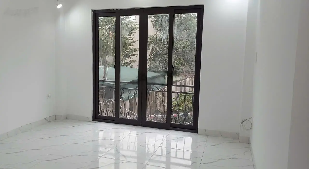 Bán nhà riêng tại Lạc Thị, 6,1 tỷ, 66m2, 5PN, 3WC, cạnh ngã 3 Lạc Thị - Vĩnh Khang - Quỳnh Đô