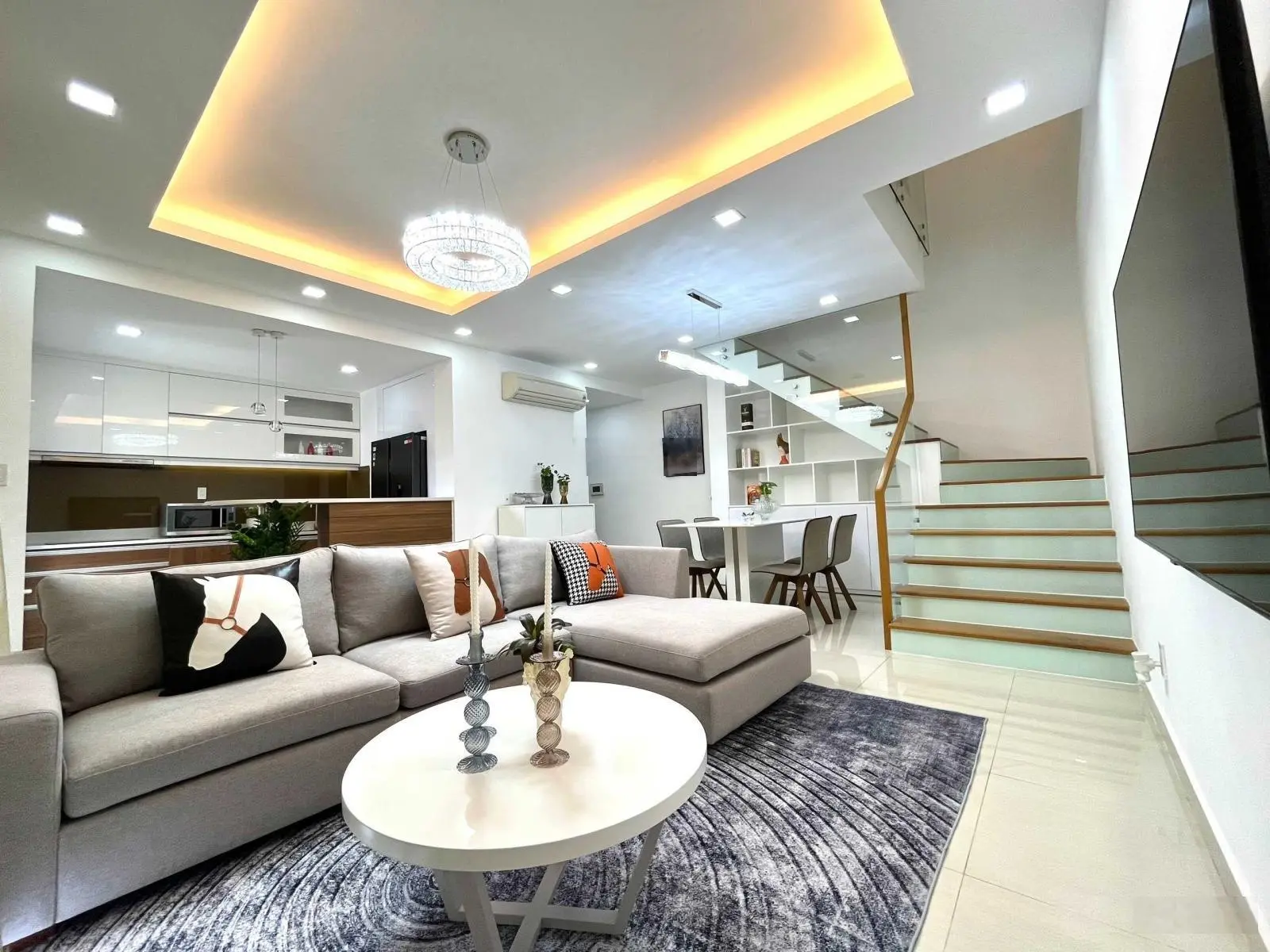 Bán nhiều căn hộ duplex Star Hill, PMH, Q7 dt: 137m2, 3PN, 2WC giá từ 8 tỷ em Nguyên 0906 752 ***