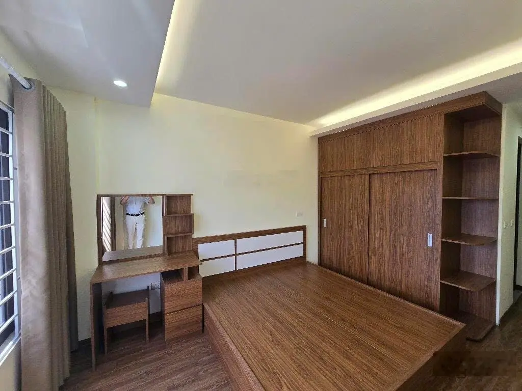 Bán nhà Phố Trạm Long Biên - 35m2x5T MT 3.7m, nhà mới full nội thất, có ô chờ thang máy đẹp