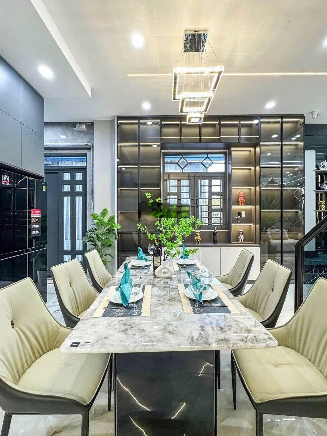 Nhà đẹp giá rẻ,hẻm xe hơi tọa lạc ngay đường Khổng Tử,Hiệp Phú,quận 9.Giá chỉ 4 tỷ 290 tr quá rẻ.