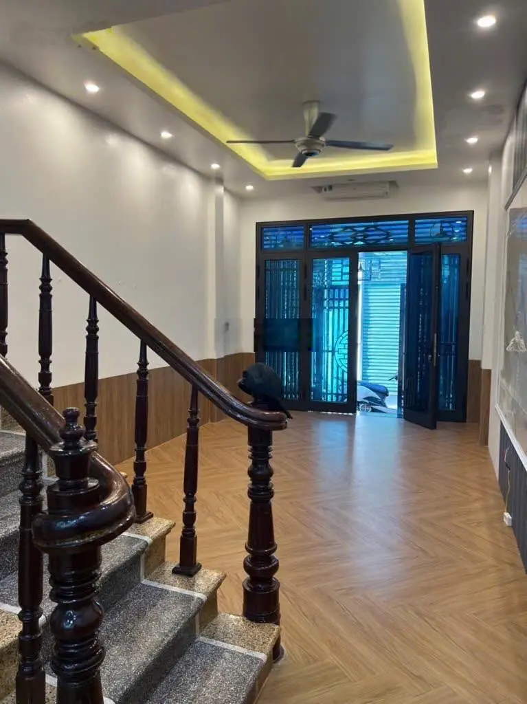 BÁN NHÀ TRÂU QUỲ GIA LÂM HÀ NỘI Ô TÔ ĐỖ CỬA DT50M GIÁ 5,6 TỶ LH 0988 009 *** XEM NHÀ NGAY