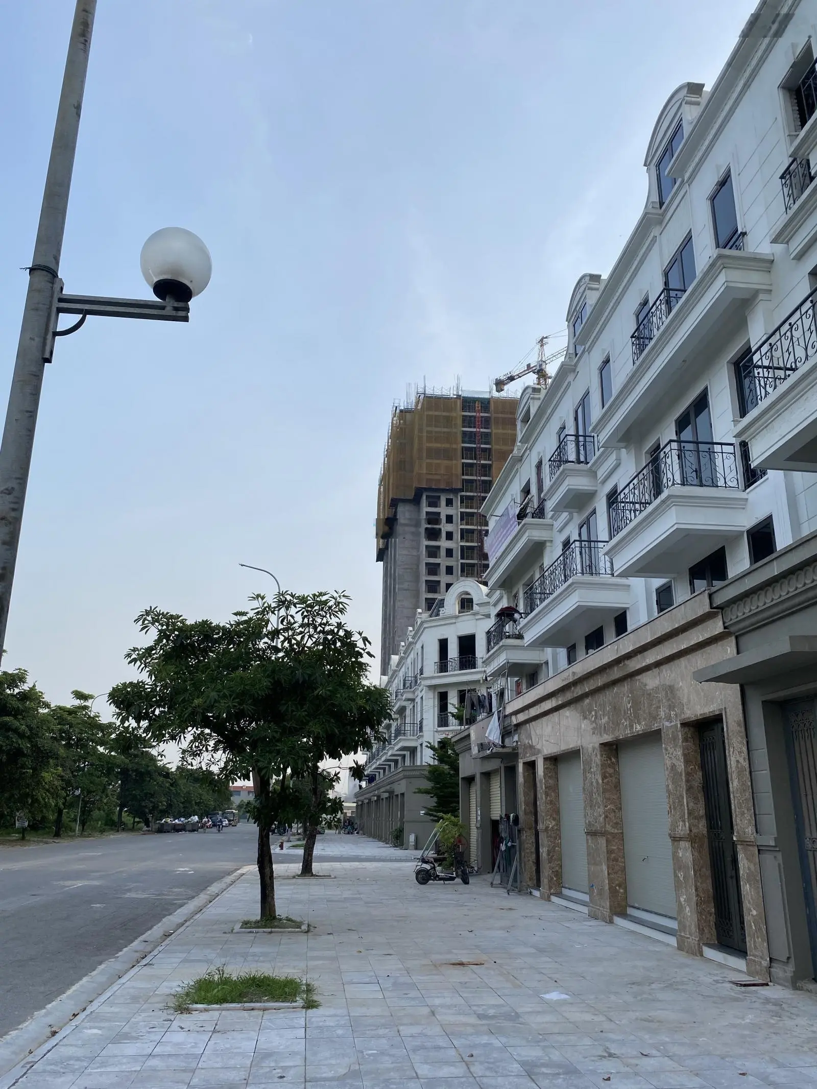 Liền kề Hải Phát mặt hồ, đường 30m, Trâu Quỳ, DT: 90m2 giá: 31 tỷ. LH: 0867 219 ***