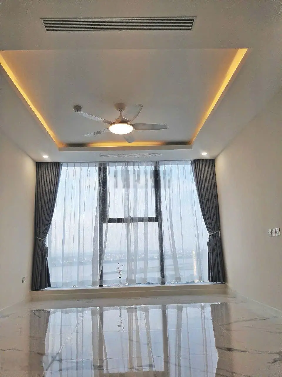Bán căn hộ 3 ngủ/104m2 Sunshine City Ciputra tầng cao view sông Hồng