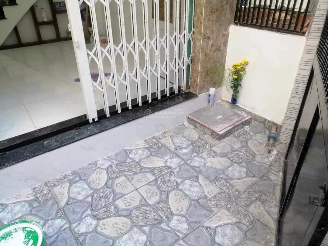 Bán nhà sổ hồng riêng - 2 lầu - đ.trần xuân soạn - không bị ngập nước.