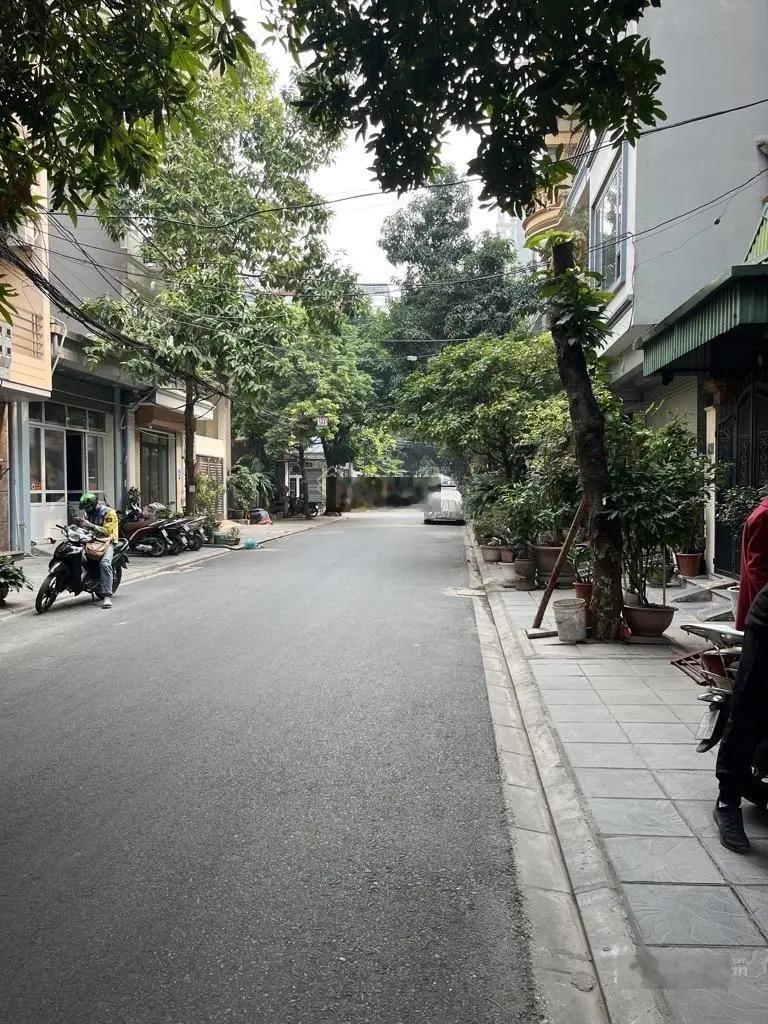 Bán này 3 tầng Khu 918,Gần sân Golf Long Biên.Dt:89m2,mt:5m.Giá:14 tỷ còn TL.Đường Oto tránh-Giá ĐT
