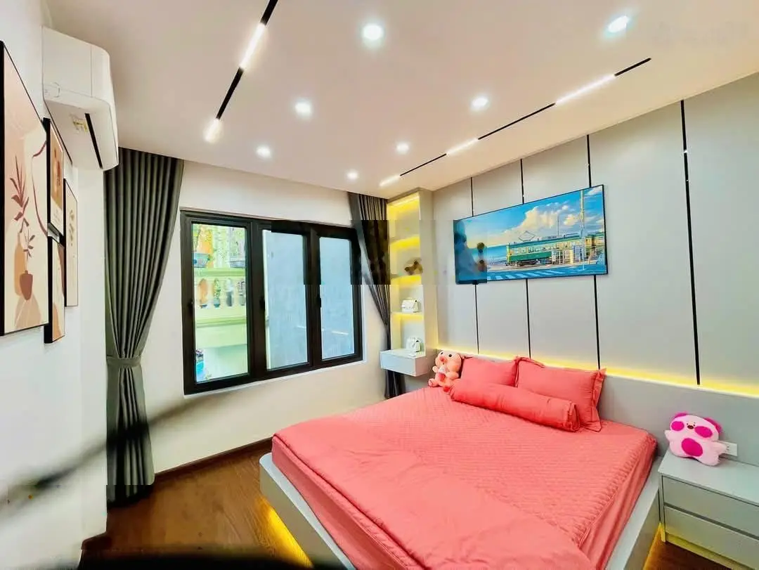 Nhà đẹp đón Tết, 36m2, 4 tầng, giá 5.5 tỷ, ngay phố Triều Khúc, quận Thanh Xuân, cần tiền bán gấp