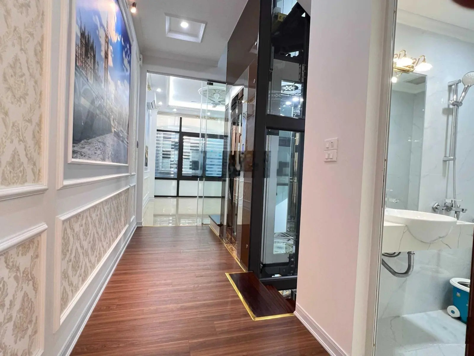 Kinh doanh sầm uất, ô tô 7 chỗ, thang máy xịn sò, đẹp long lanh 56m2 5 tầng Xuân La Tây Hồ, 11 tỷ