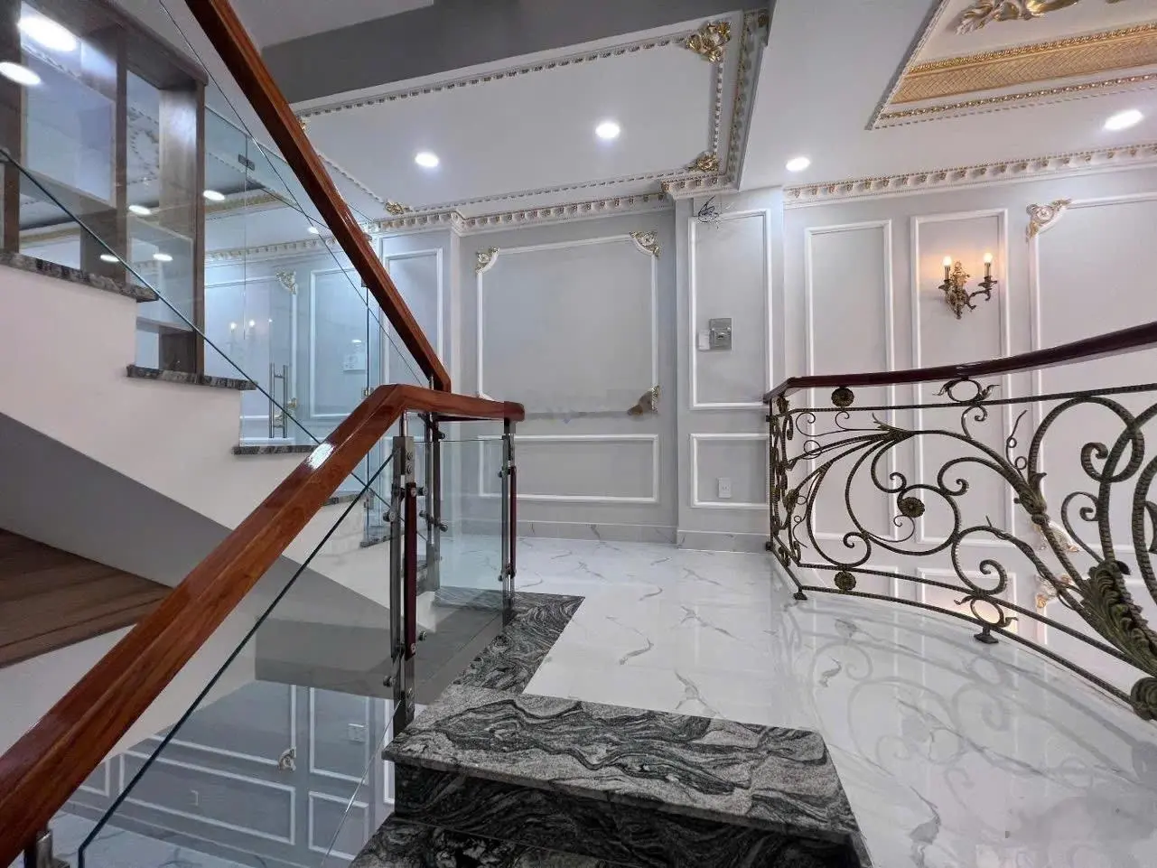 VIP nhà siêu phẩm cực đẹp - hiện đại cao cấp - nội thất giá trị 5 tầng BTCT