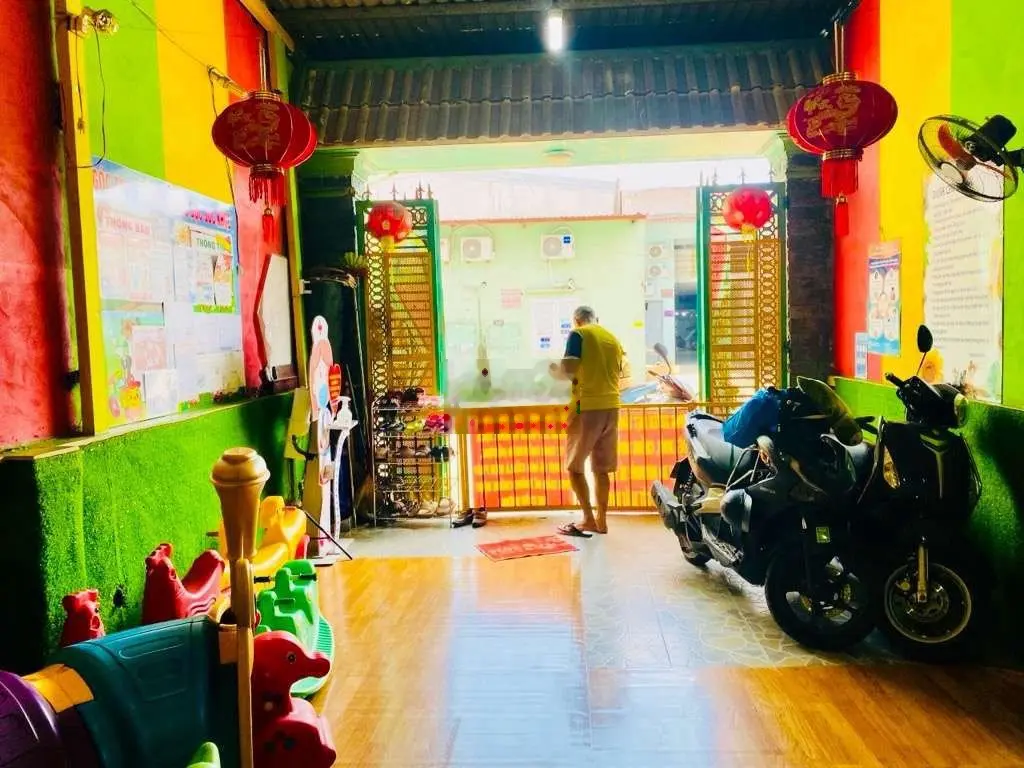 Nhà 3 tầng mặt tiền đường số 6, đang cho thuê 20 triệu, giá chỉ 7,9 tỷ