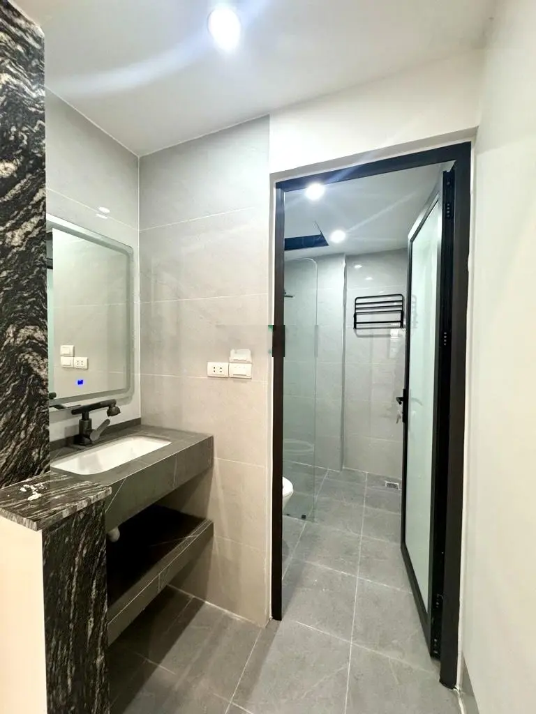 Thượng thanh chủ cần bán gấp trong tháng 3 , căn lô góc 3 thoáng. dt:34m2 . giá rẻ bất ngờ