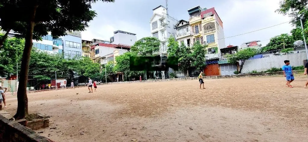 Bán nhà quận Hai Bà Trưng, chủ thiện chí bán giảm 350tr, gần sân bóng, khu vui chơi, 32m2, 5T