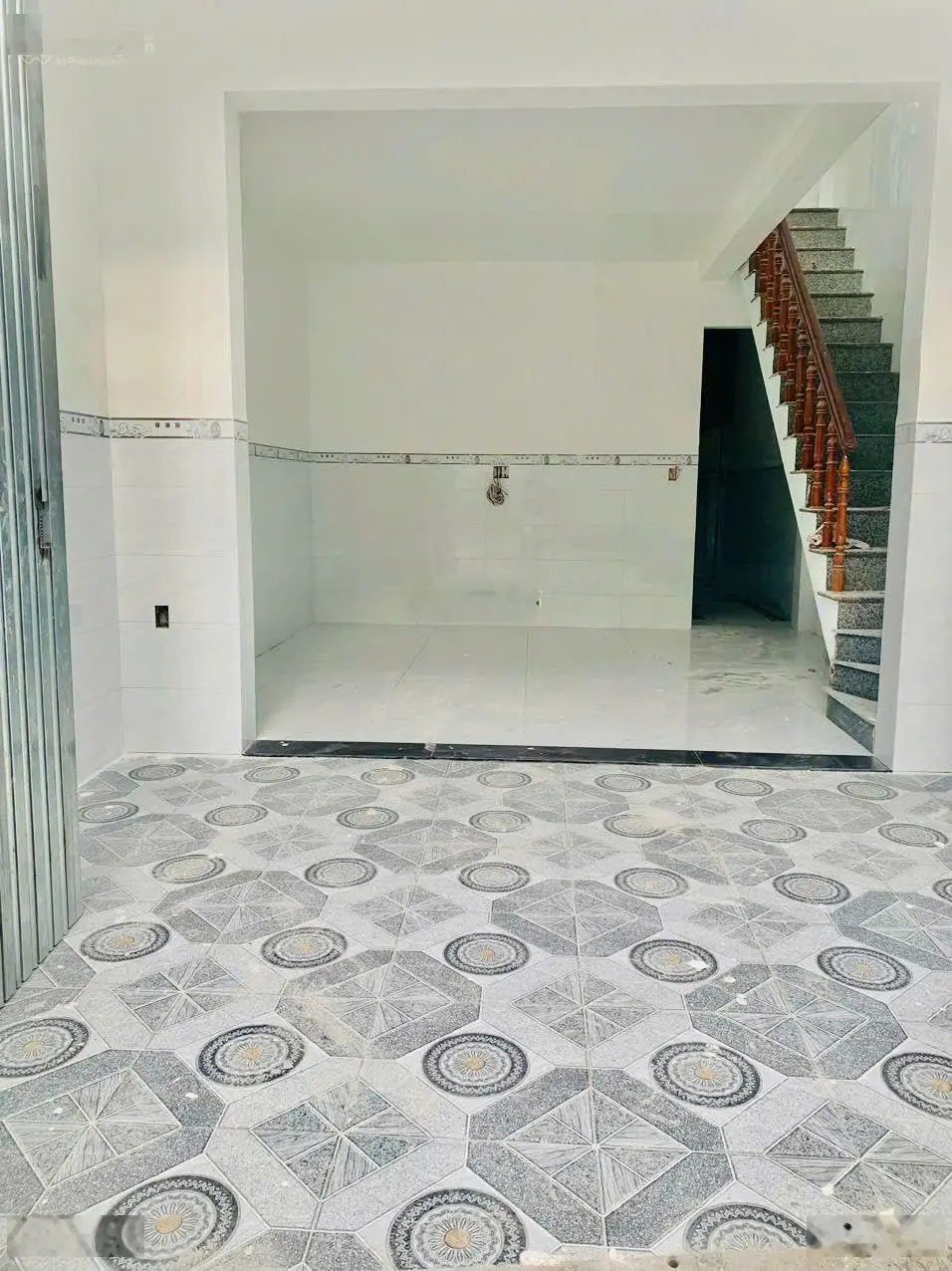 Nhà 2 tầng hẻm Ngô Đến Nha Trang đường oto 4ty2 gần biển gần trường đại học