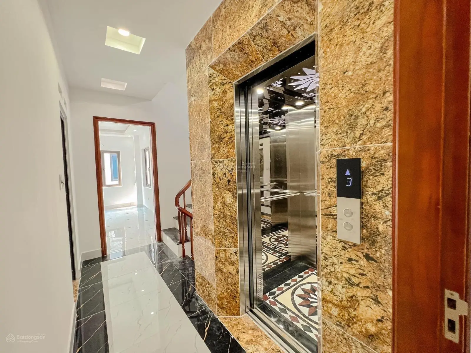 Bán gấp nhà Linh Đàm trước nhà ô tô tránh dừng đỗ, Ba bước ra Hồ Linh Đàm: 55m2*5 tầng Giá nhỉnh 11