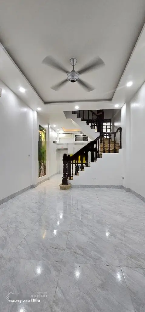 Bán nhà Cầu Giấy , 38m2 ,5 tầng , ngõ đẹp , gần ôtô , chủ giảm 300 triệu cần bán nhanh , 6,9 tỷ .