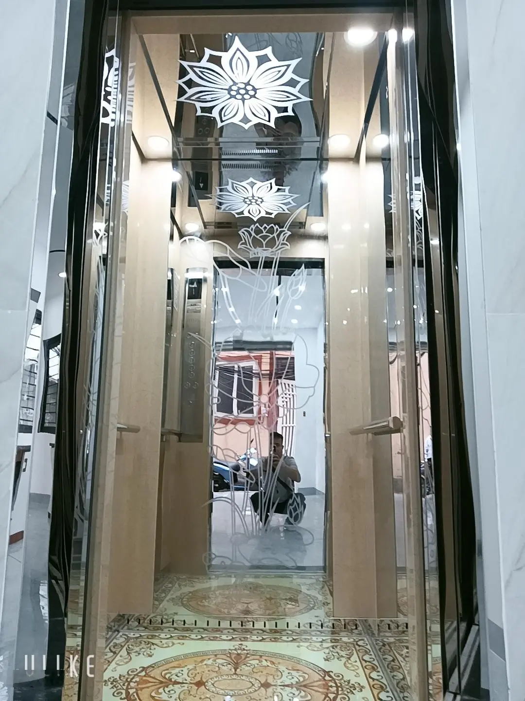 Bán gấp LK Vạn Phúc, Hà Đông thang máy, 42m², 5 tầng, 10,3 tỷ, ô tô 7 chỗ đỗ trong nhà. 0383522708