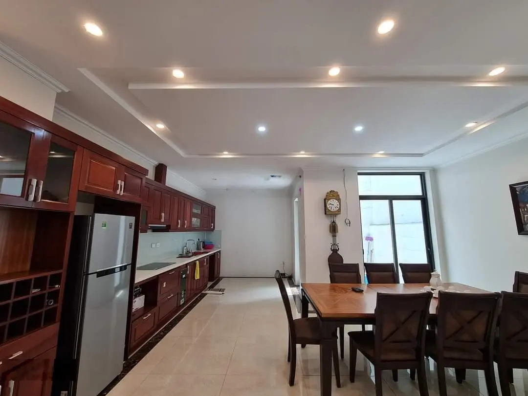 Cần bán lô liền kề 120m2, mặt tiền 6m, 4 tầng đẹp, khu nhà vườn, ĐT Việt Hưng, Long Biên, HN
