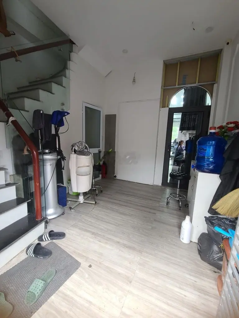 Cần bán nhà mặt phố Cầu Giấy 42m2, 5T, lô góc, vỉa hè kinh doanh đỉnh