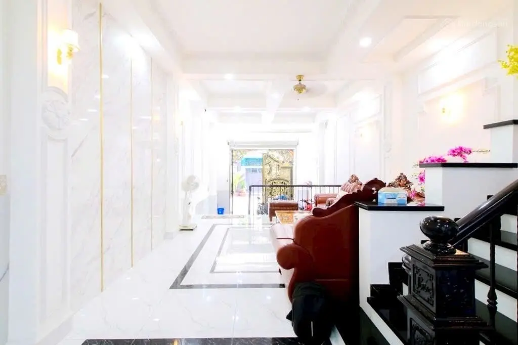 Bán nhà MT đường Lạc Long Quân, P5, Q11. DT: 5x27. KC 6 tầng thang máy - Tây Nam. Giá 25 tỷ TL