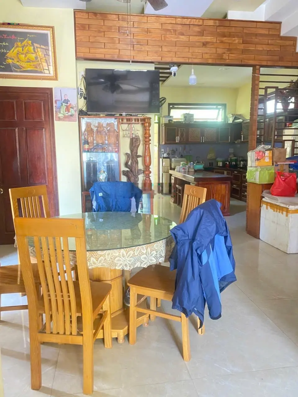 Chính chủ cần bán nhanh căn biệt thự 2 tầng có sân vườn thoáng mát để lại full nội thất (gỗ 100%)
