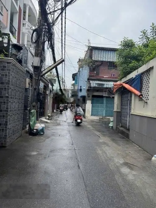 Nhà bán mới xây hẻm thẳng gần hẻm xe hơi đậu đường CMT8, P13, DT 5mx8m. Giá 5.5 tỷ. Nhà 4 tầng