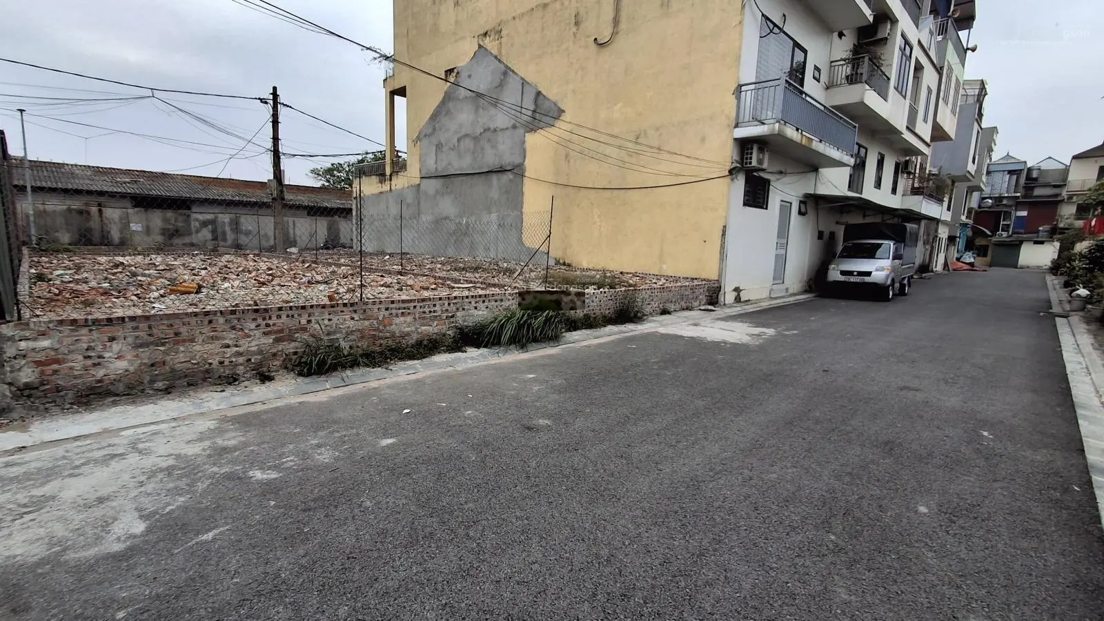 Chính chủ nhờ bán 80,5m đất hai mặt đường tổ 50 TT Đông Anh. Ngay sát trục đường Lê Hữu Tựu kéo dài