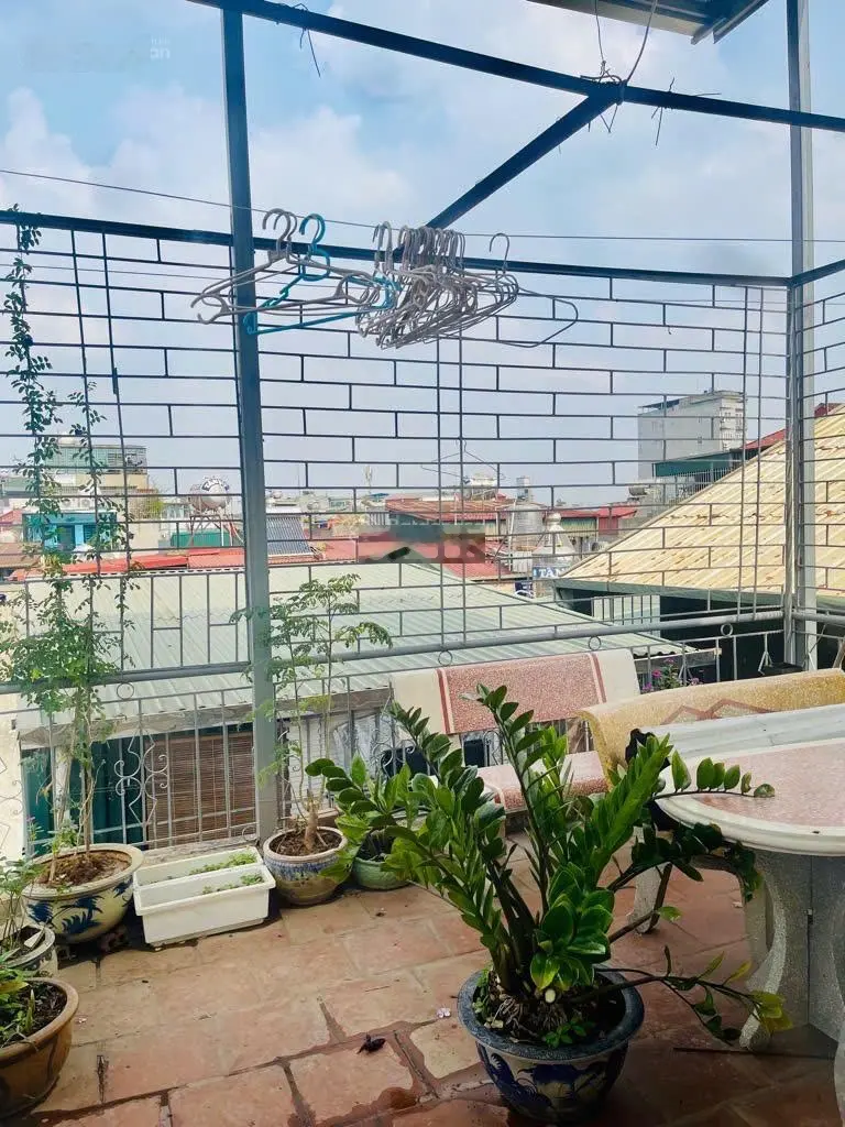 Nhà đẹp Vạn Kiếp - Hai Bà Trưng giá chỉ nhỉnh 6 tỷ sổ đỏ vuông vức DT 40m2 5 tầng. LH 0979 389 ***