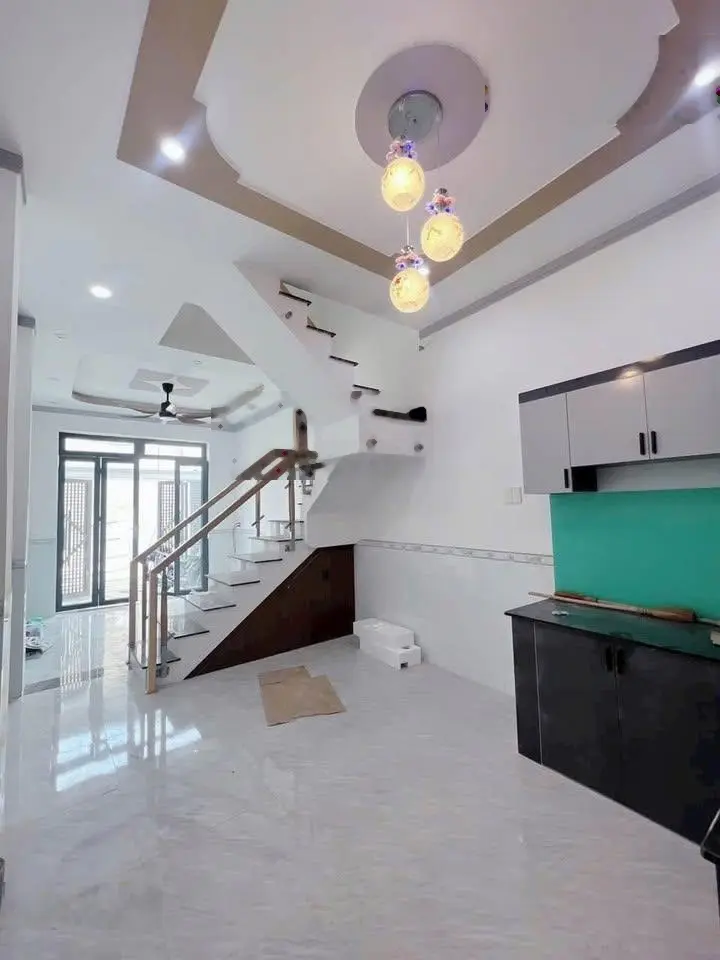 Sang gấp nhà 1 tr 1Lầu 5x15=75m2 Đường Lê Văn Việt Quận 9 gần Vincom , sổ sẵn