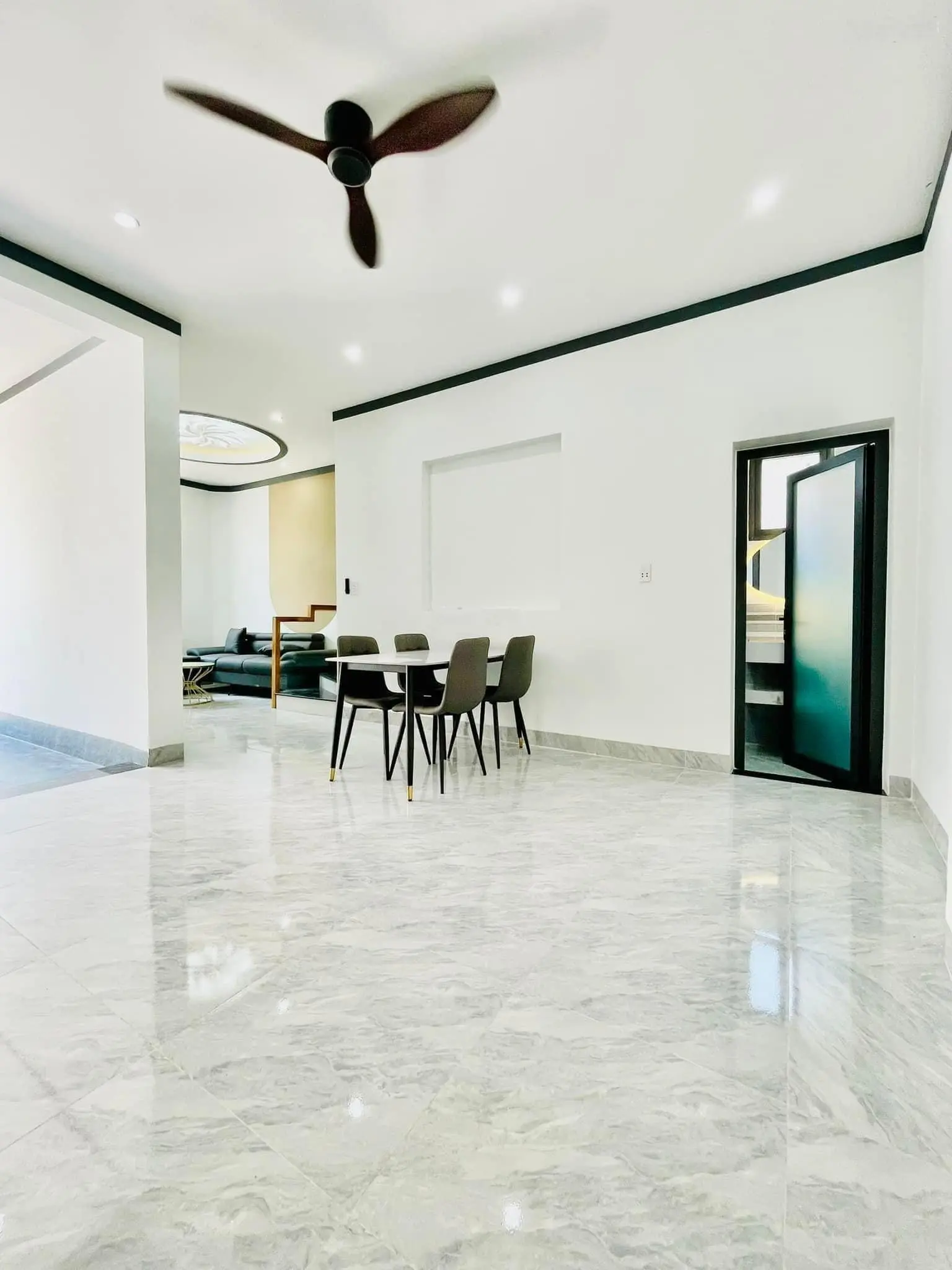 Bán nhà 1 trệt 2 lầu Thuận An 65m2 2ty5 Sổ sẵn LH 0901 890 *** em kha đi xem nhà thực tế ạ !