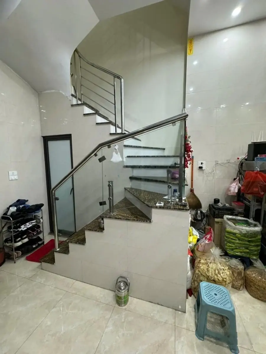 Thang Máy-Ô Tô Đỗ Cửa-Kinh Doanh-Gần phố-Chạy bộ 1p ra Hồ Tây. Dốc Tam Đa 37m-x6 tầng- 4,5m mt