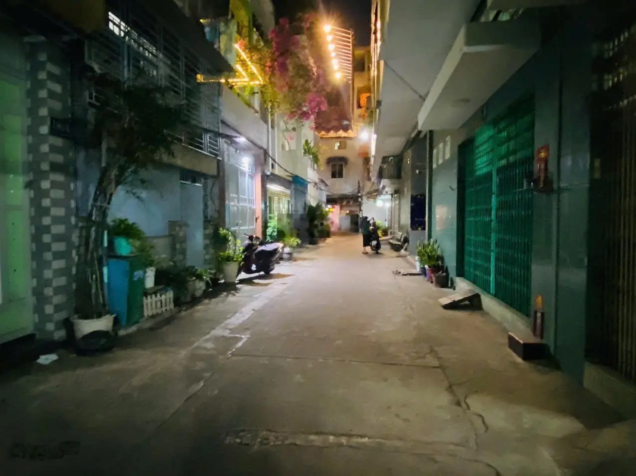 Xe Hơi Trong Nhà,Ngay Vòng Xoay Ng Tri Phương,Ngang 4m,6Tầng,5PN,Thang Máy