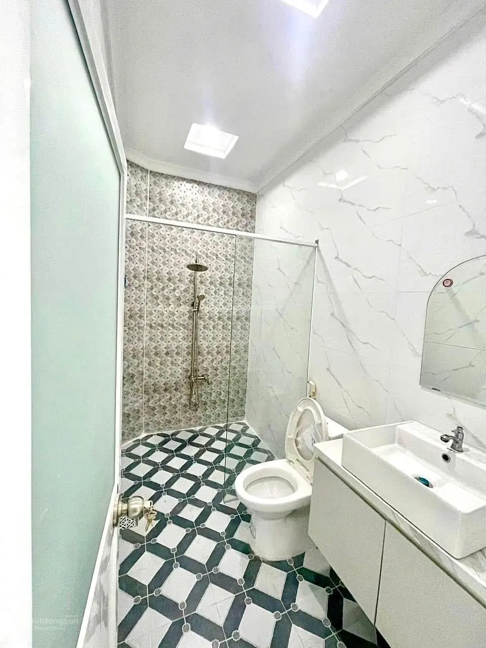NHÀ MẶT TIỀN ĐƯỜNG 8m ngay Chợ, Khu Công Nghiệp Đ.Trịnh Như Khuê (60m2) chỉ 1Tỷ400triệu SHR
