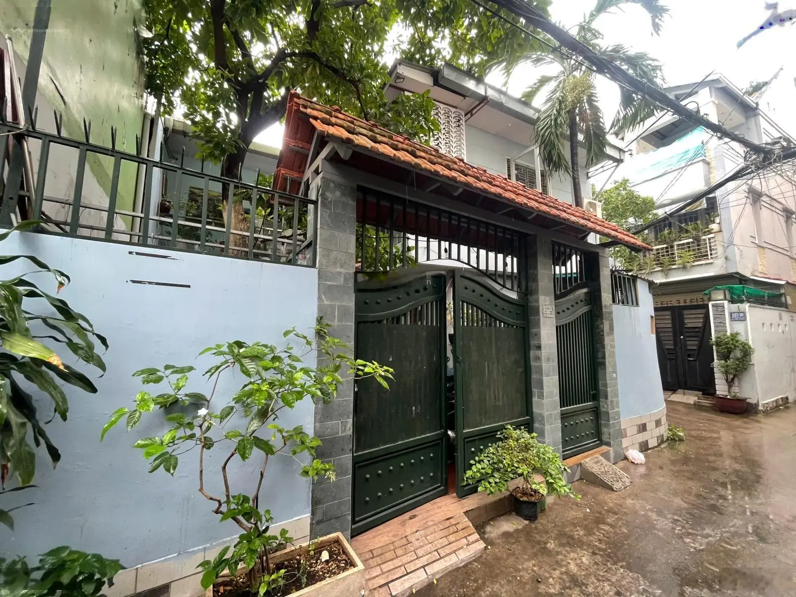 Định cư bán gấp căn nhà góc 2MT hẻm đường Điện Biên Phủ, Bình Thạnh. 9mx11m, 2T có sân giá 16 tỷ