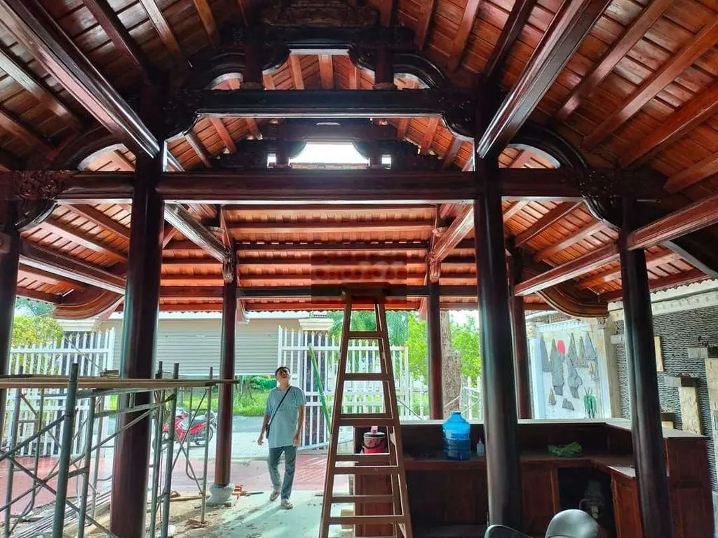 Cần Bán Nhà Gỗ Cột Lớn