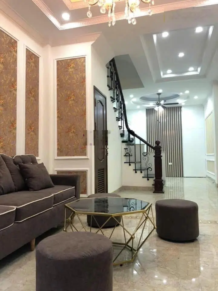 Bán nhà 206 Cổ Linh 40m2 x 4 tầng ô tô đỗ cửa Ngõ thông ra Đường Bát Khối rất tiện lợi đi lại