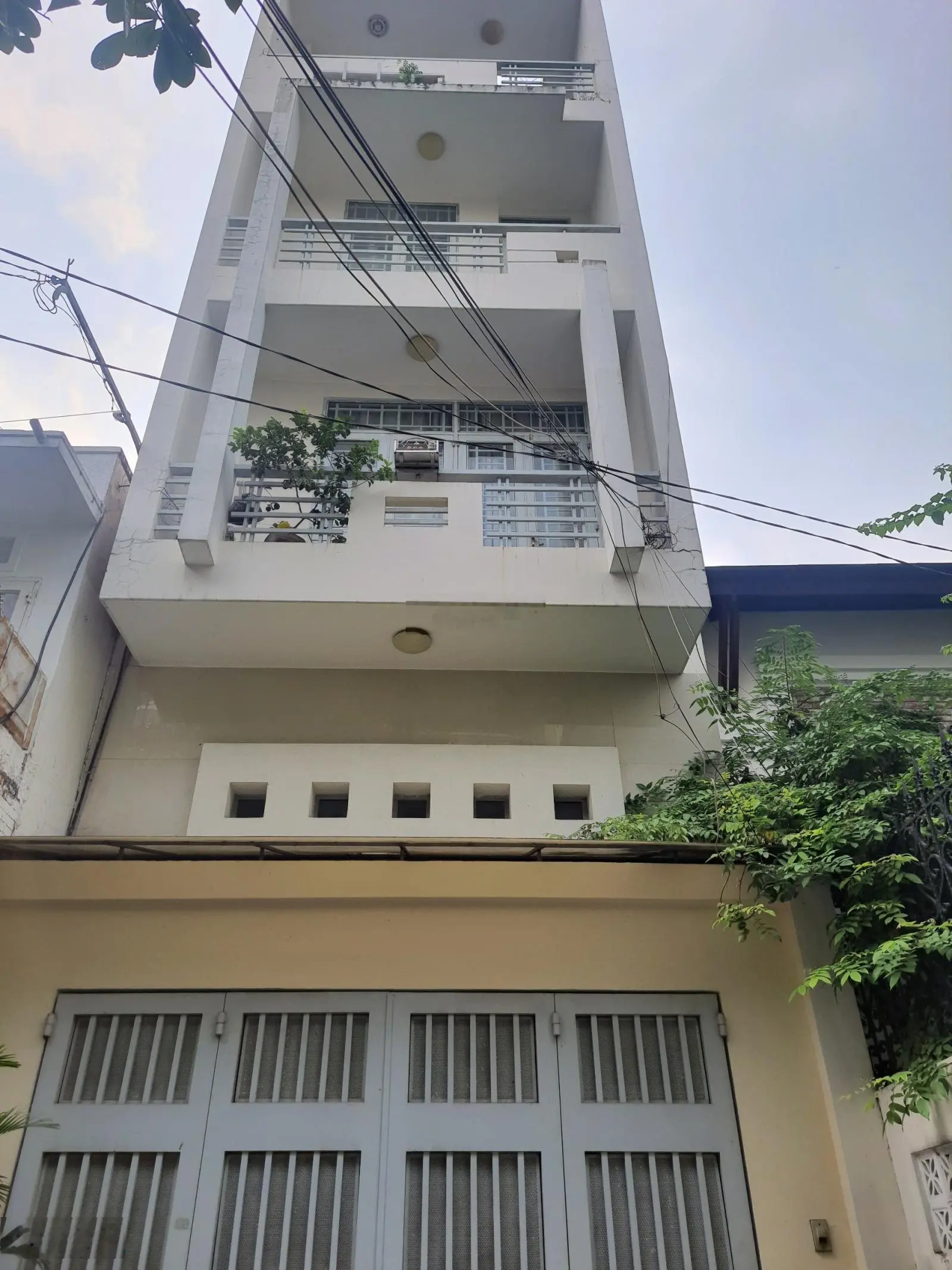 4.5x13m, 4 lầu, HĐ thuê 30tr, Nhà mặt tiền 12m Nguyễn Cửu Vân, gần Thảo Cầm Viên, Giá 15.5 tỷ