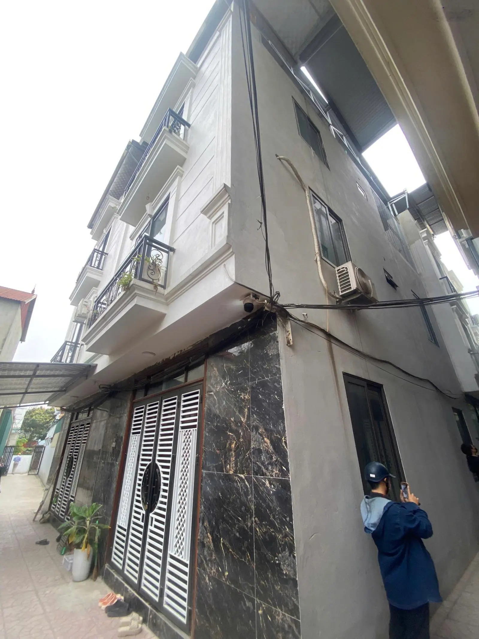Chỉ 3 tỷ có nhà 3T*43m2 ô tô đỗ cổng, 2 mặt thoáng, ngõ rộng tiện ích đầy đủ. Cách KĐT Đô Nghĩa 2km