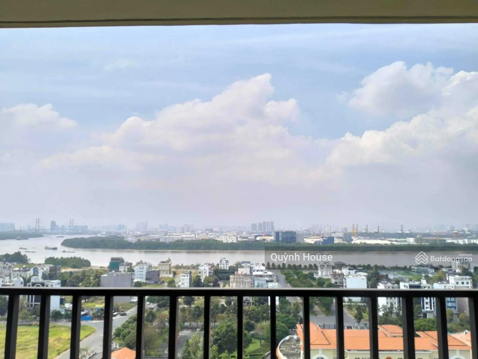 Tin trực tiếp chính chủ - 4phòng ngủ - DT 213m2 - Trực diện sông đầu hồi - Lầu 26
