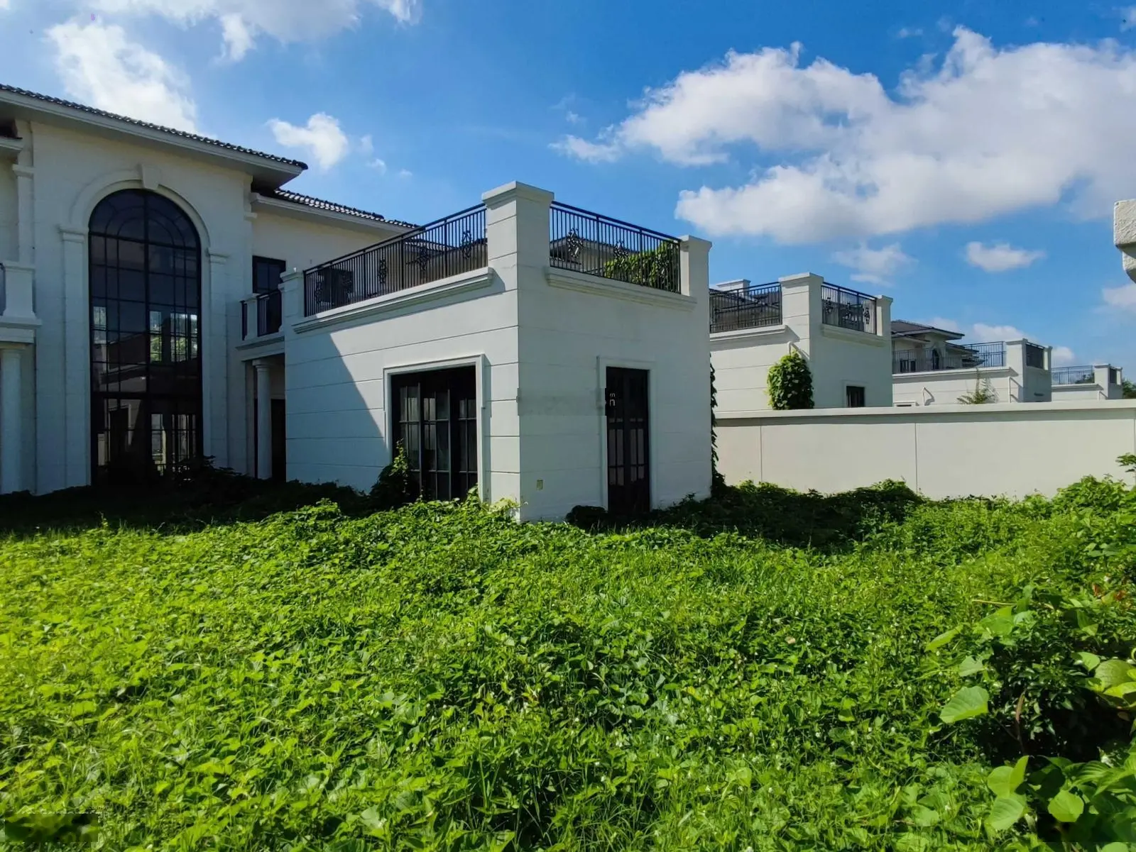 Bán nhanh dinh thự vị trí đẹp view sông từ 35 tỷ zone 4 full thuế phí. LH 0901 088 ***