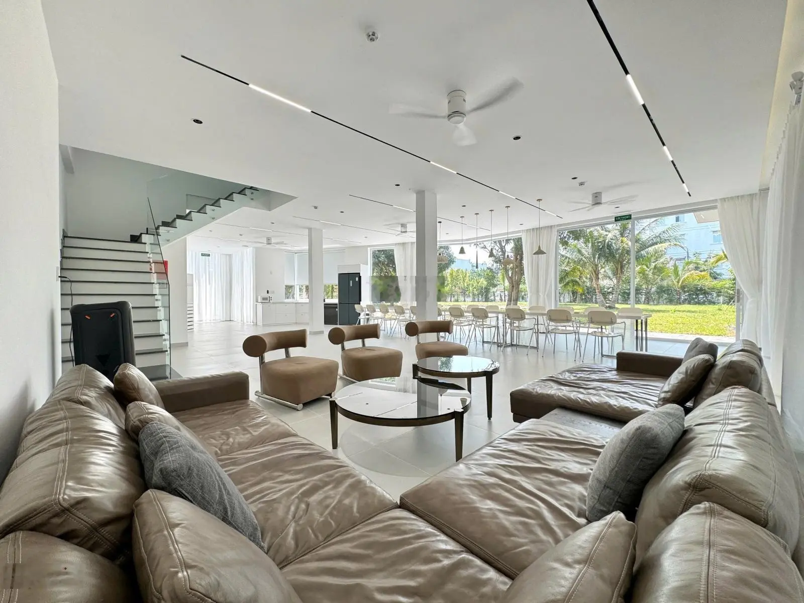 Siêu phẩm villa nghỉ dưỡng 3 MT 2600m2, mới, cạnh sông Hàn, công viên riêng, hồ bơi 50m2, full NT