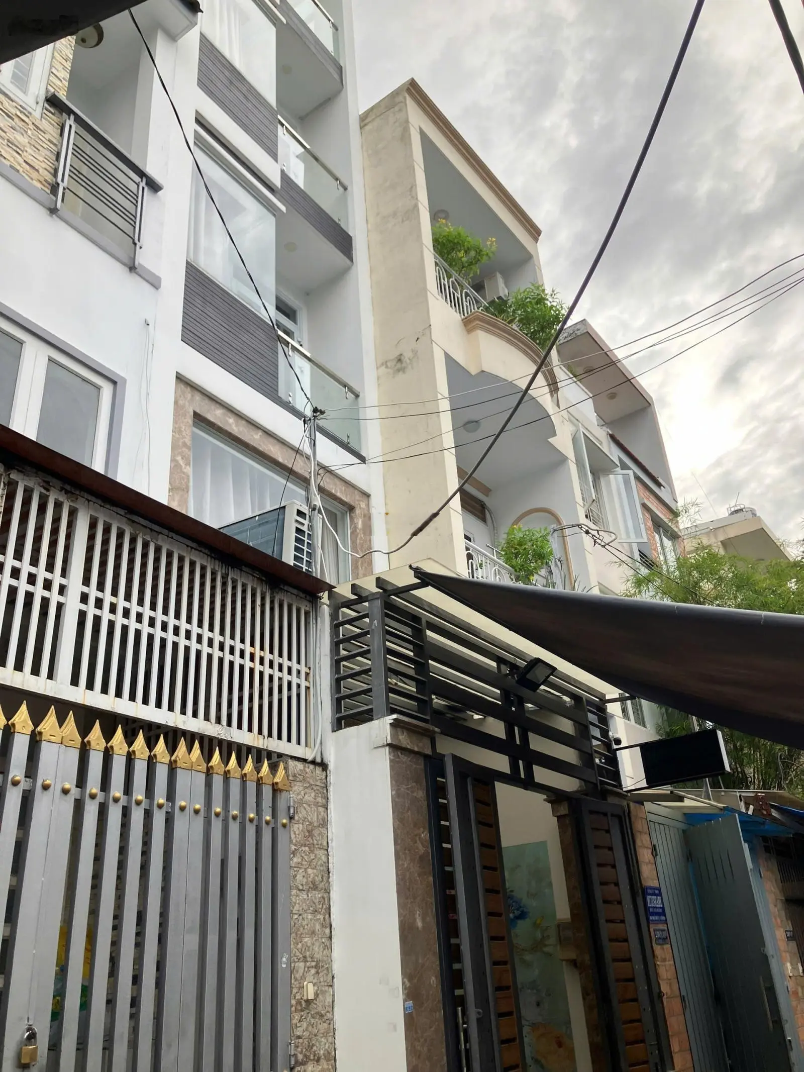 KẸT TIỀN CẦN BÁN NHÀ GẤP Ở PHÚ NHUẬN!! Nhà 3 lầu có sân thượng, tiện ích đầy đủ, Giá 6 tỷ xxx có TL