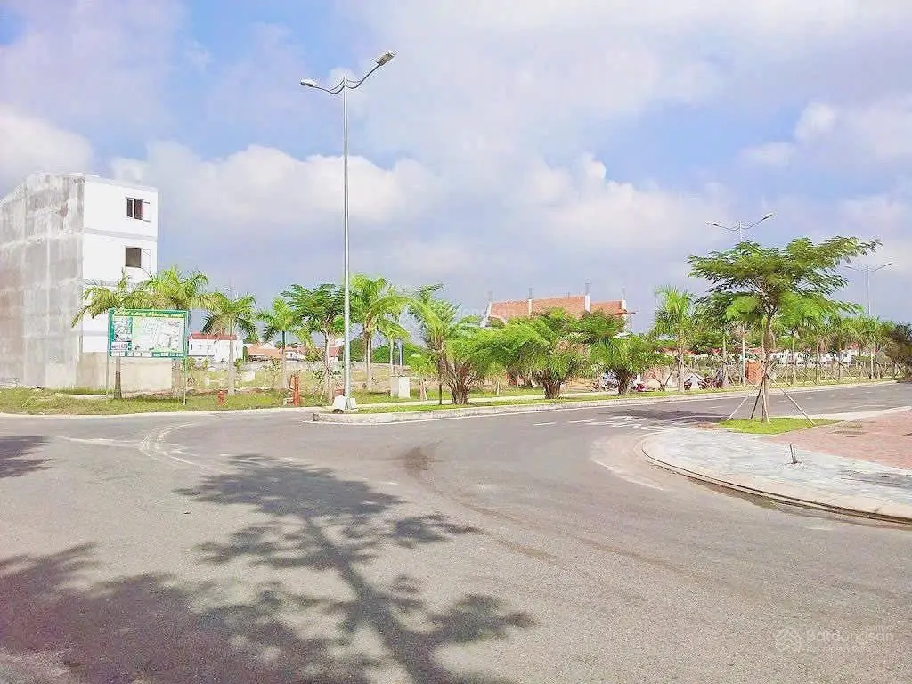Bán đất chính chủ lô đất 105m2 vị trí nằm gần trường học và TTTM bệnh viện