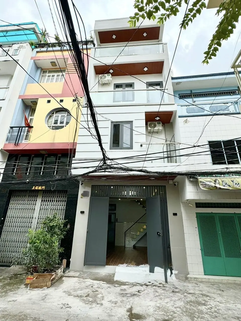 Bán căn hộ dịch vụ cao cấp đường lạc long quân, p3, q11