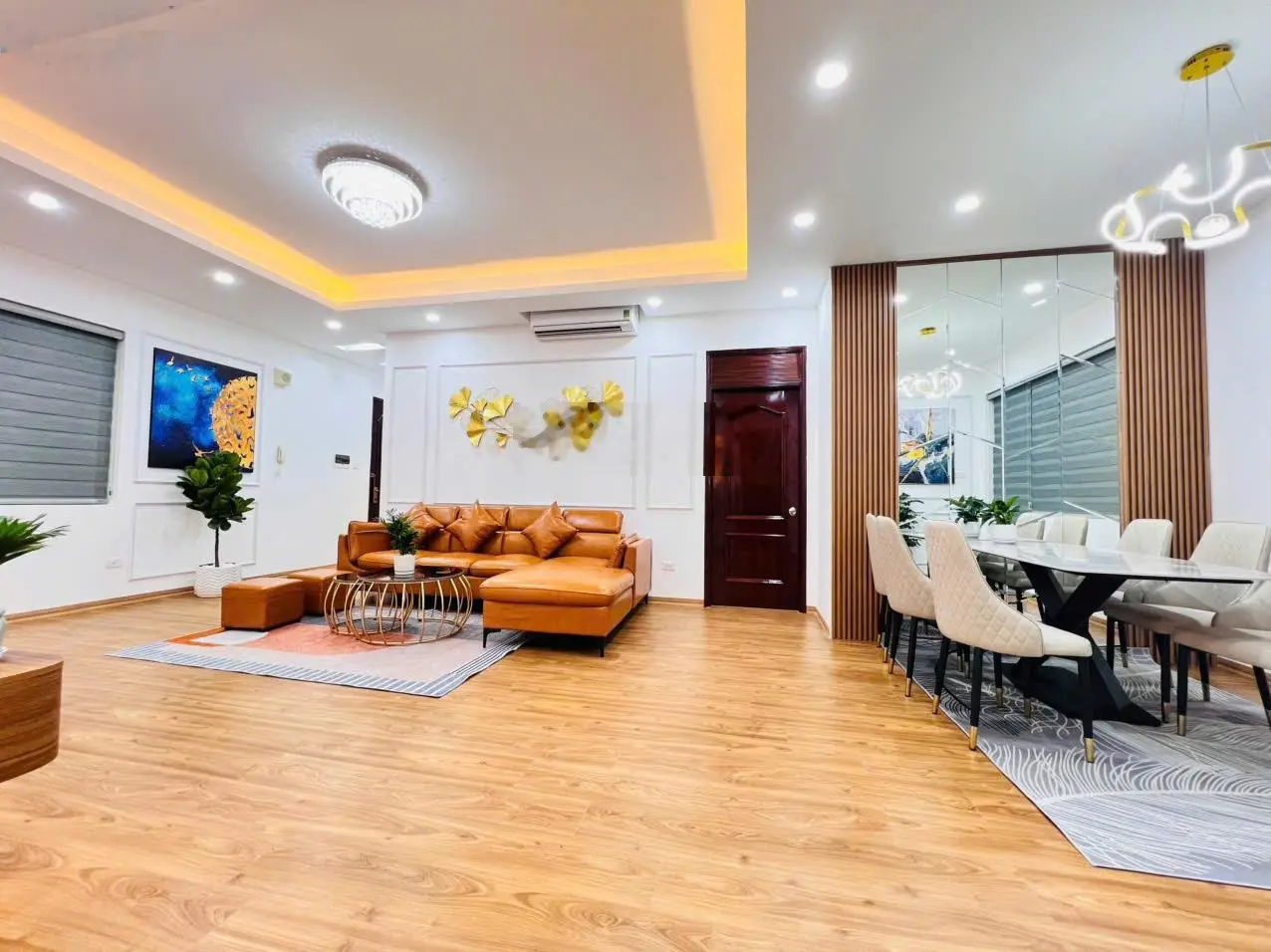 Cần bán căn hộ 3 phòng ngủ giá ~5,5 tỷ tại The Garden Hills 99 Trần Bình