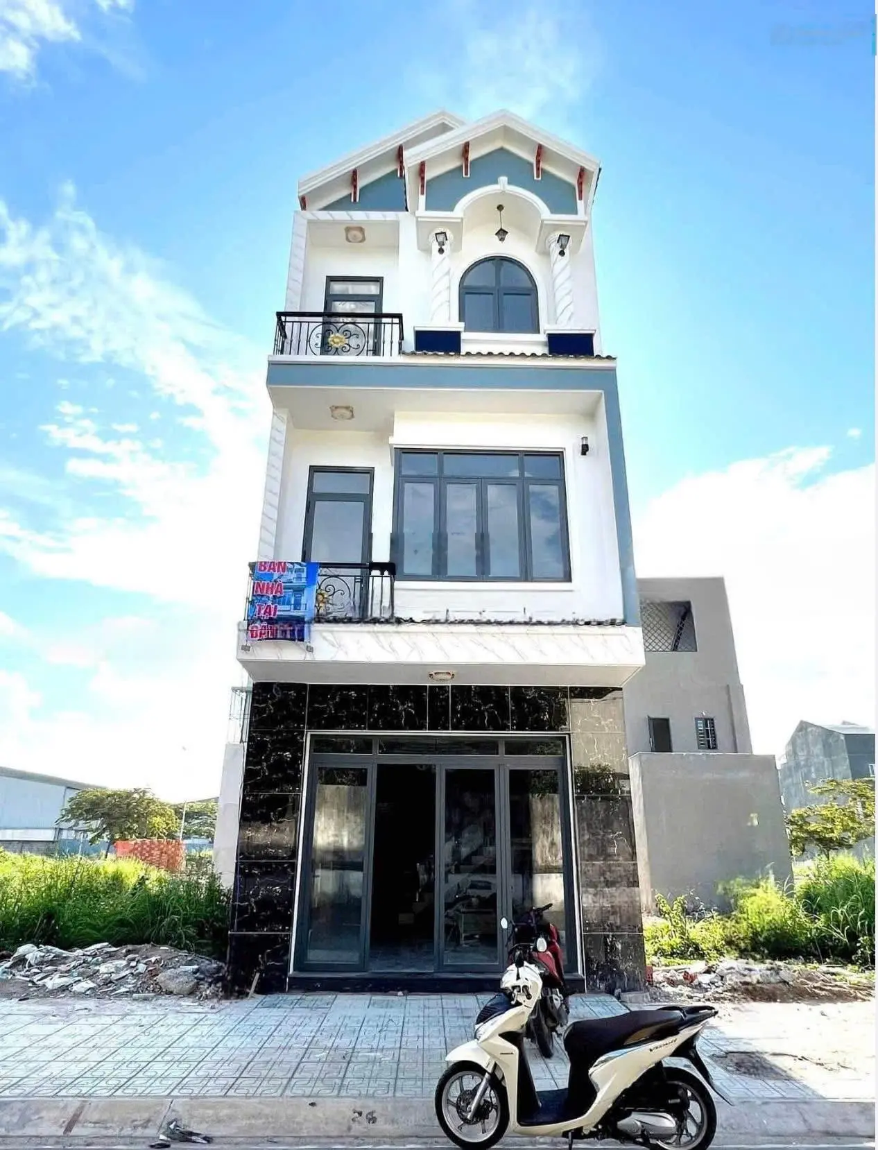Bán nhà 3 lầu 68m2, sổ hồng riêng