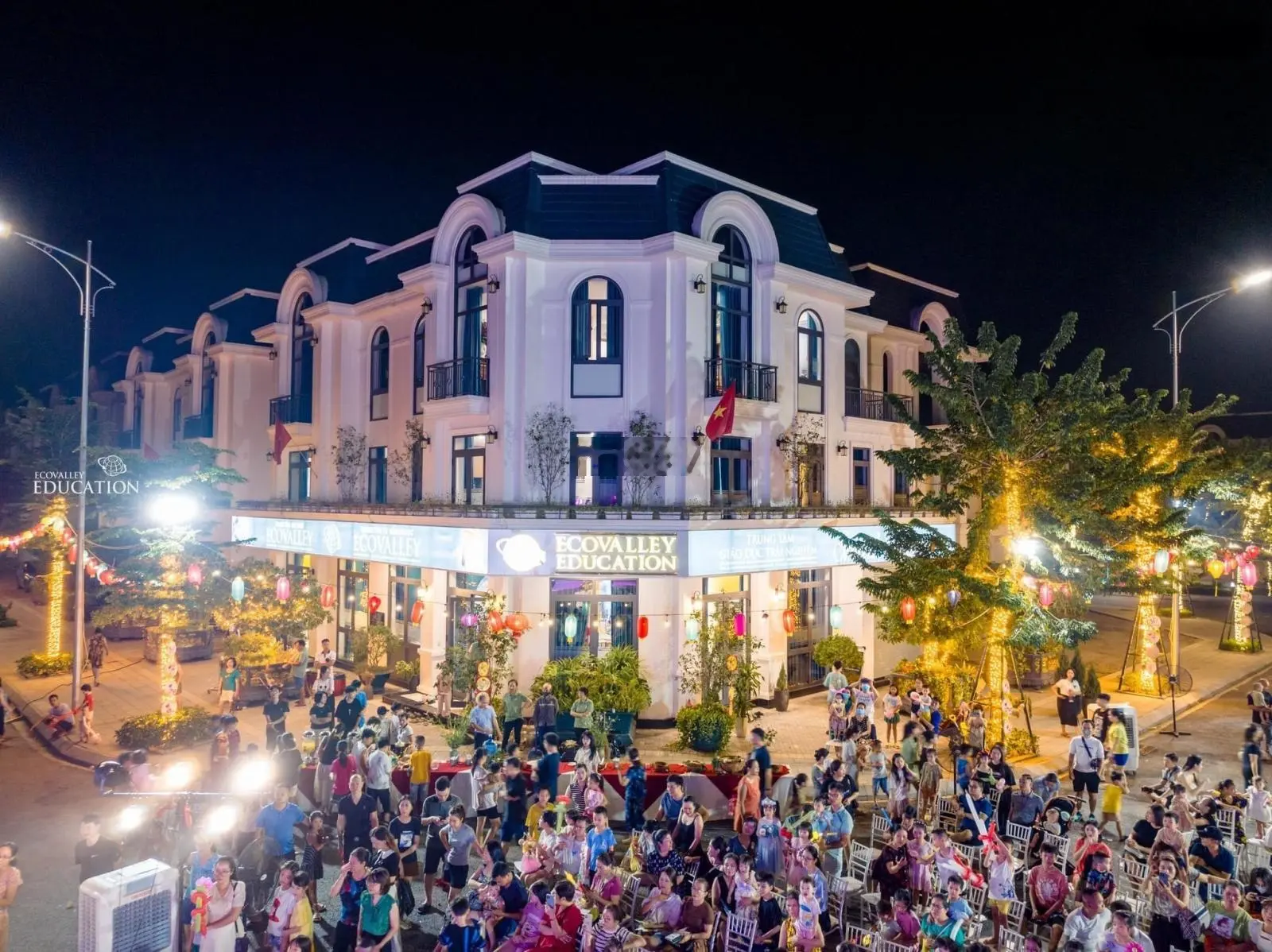 Bán cắt lỗ sâu căn shophouse 108m2 trục chính 30m tại Crown Villas Thái Nguyên/0962566863