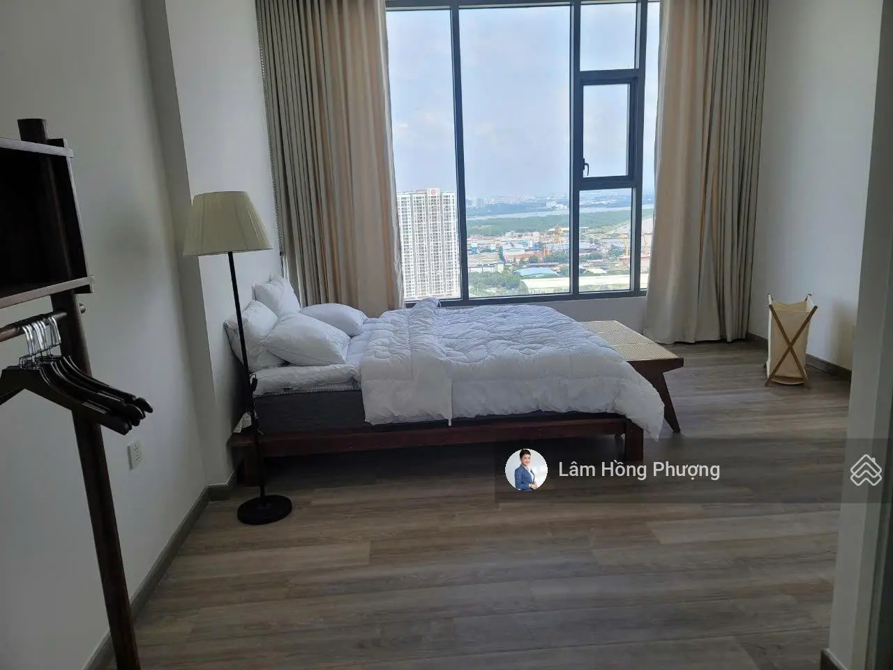 Bán Penthouse 132m2 An Gia Skyline Quận 7 giá 6.5 tỷ view sông đẹp 0939 220 *** Em Phượng